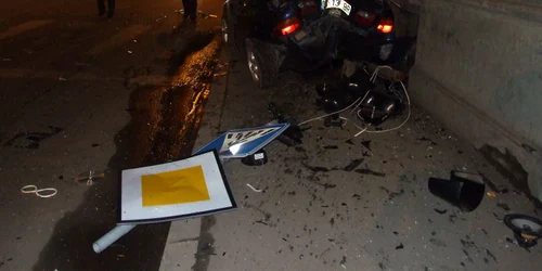 Autoturismul ofiterului SRI a fost grav avariat
