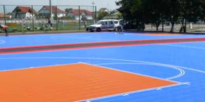 Târgu-Jiu: Două noi terenuri de baschet amenajate la Târgu Jiu