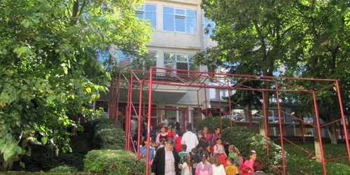 Copiii iau o scurtă vacanţă de vineri până luni