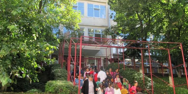 Copiii iau o scurtă vacanţă de vineri până luni