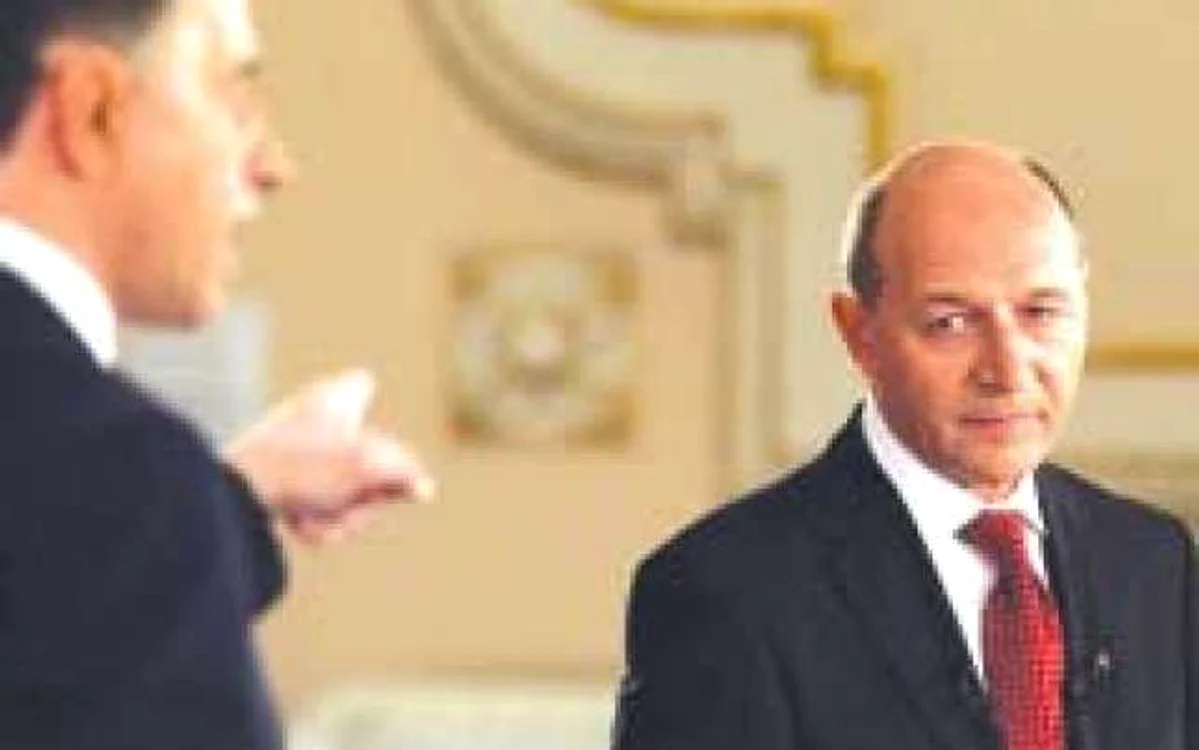 Decembrie 2009. Băsescu îl face KO pe Geoană cu întrebarea: „Nici azi-noapte nu v-a plăcut întâlnirea cu domnul Vîntu?“