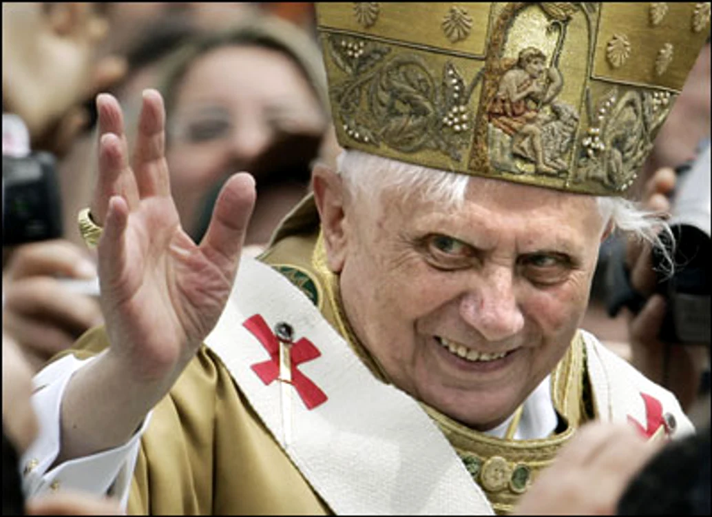 
    Papa Benedict al XVI-lea  