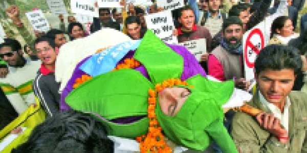 Indienii au protestat vehement pentru interzicerea  legumelor transgenice
