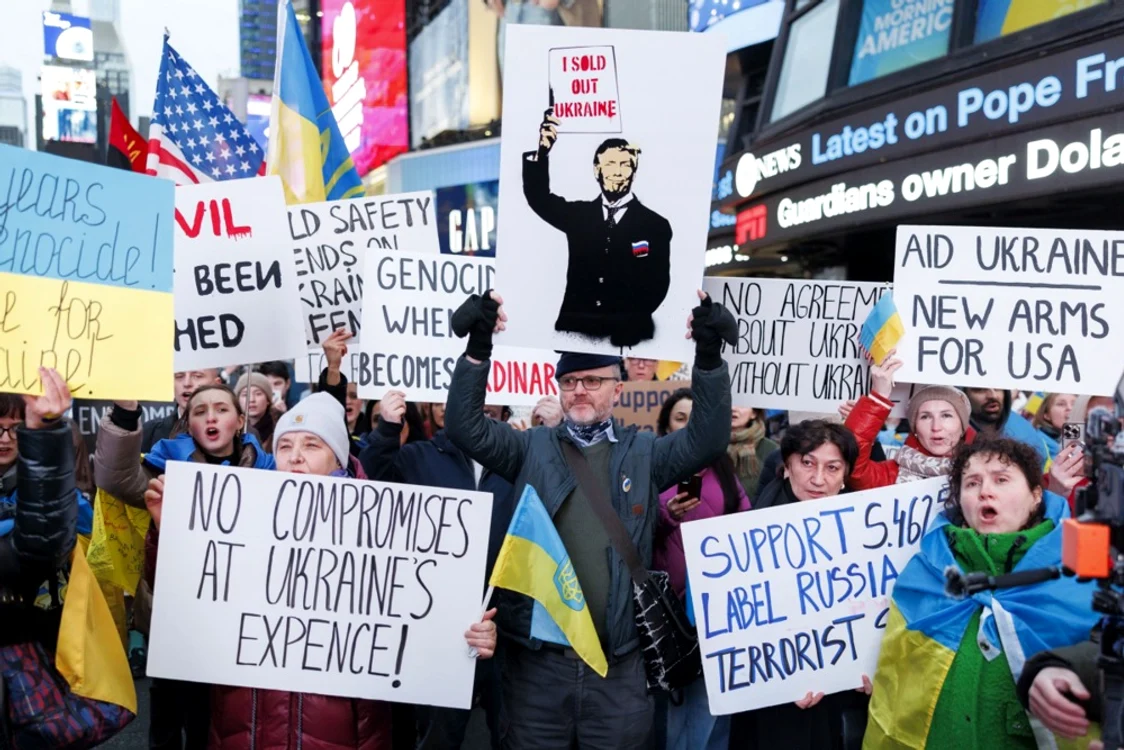 Demonstrație în Times Square în sprijinul Ucrainei la trei ani de la invazie FOTO EPA-EFE