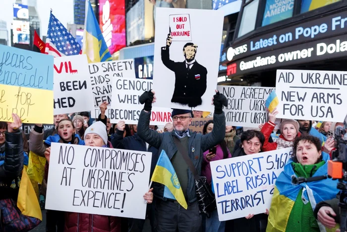 Demonstrație în Times Square în sprijinul Ucrainei la trei ani de la invazie FOTO EPA-EFE