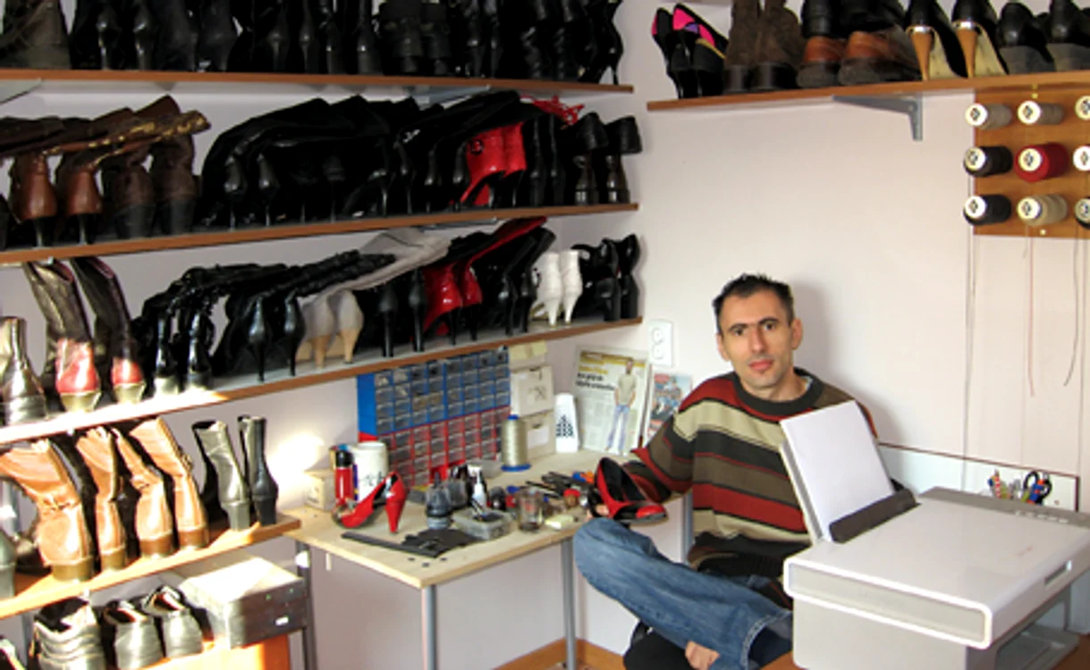 
    Ştefan Filipaş spune că un semn de solidaritate ar fi ca guvernanţii să renunţe la pantofii de sute sau chiar mii de euro  