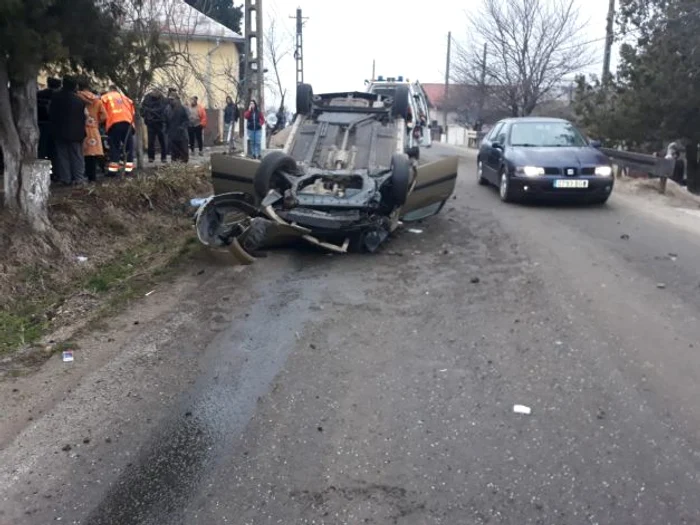 Imagine cu maşina răsturnată FOTO: IPJ Teleorman