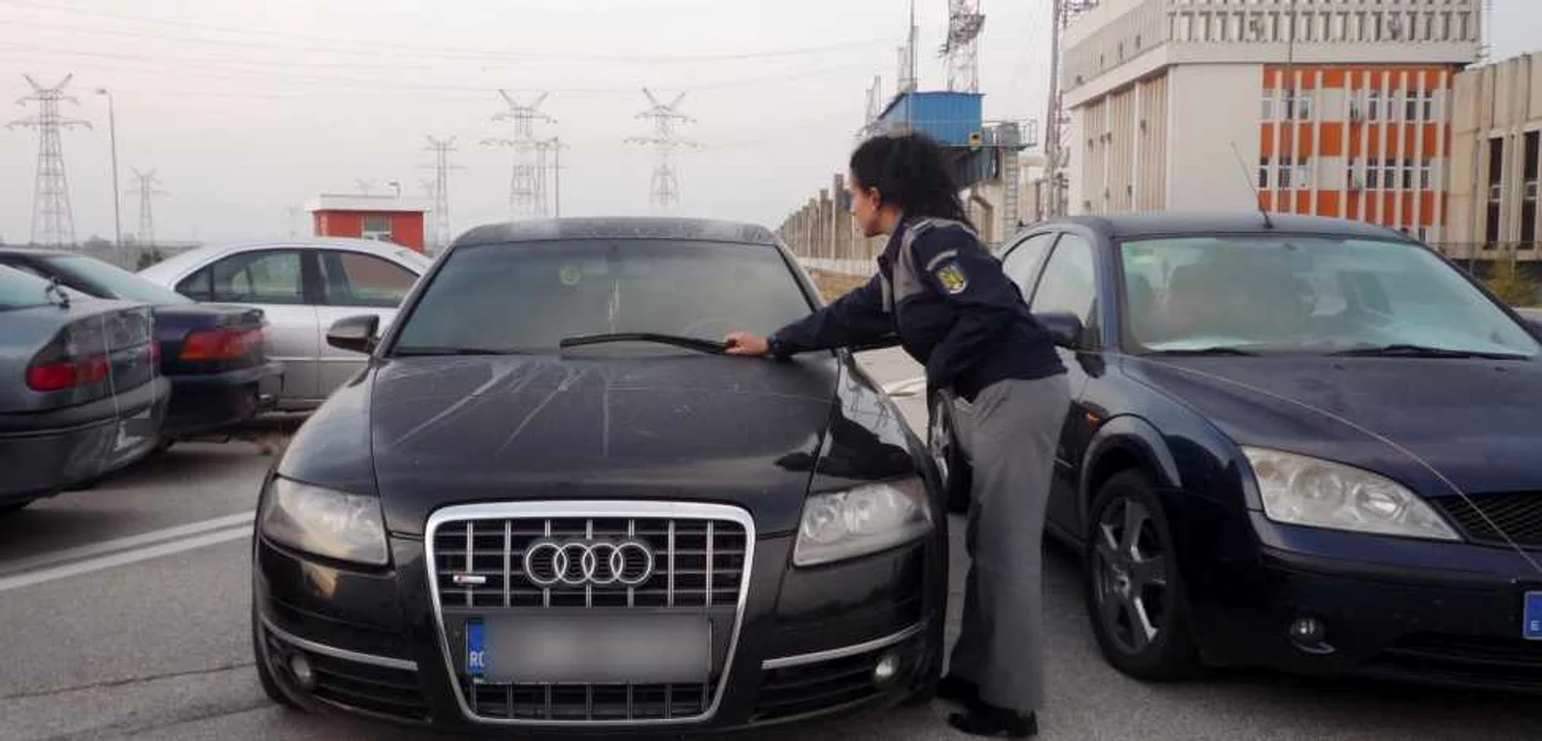 cele două autoturisme confiscate valorează 90.000 de lei