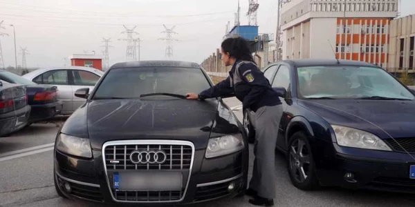 cele două autoturisme confiscate valorează 90.000 de lei