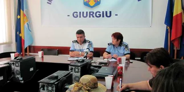 Poliţiştii îi anunţă pe conducătorii auto să fie vigilenţi