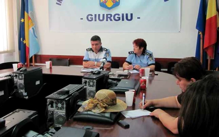 Poliţiştii îi anunţă pe conducătorii auto să fie vigilenţi