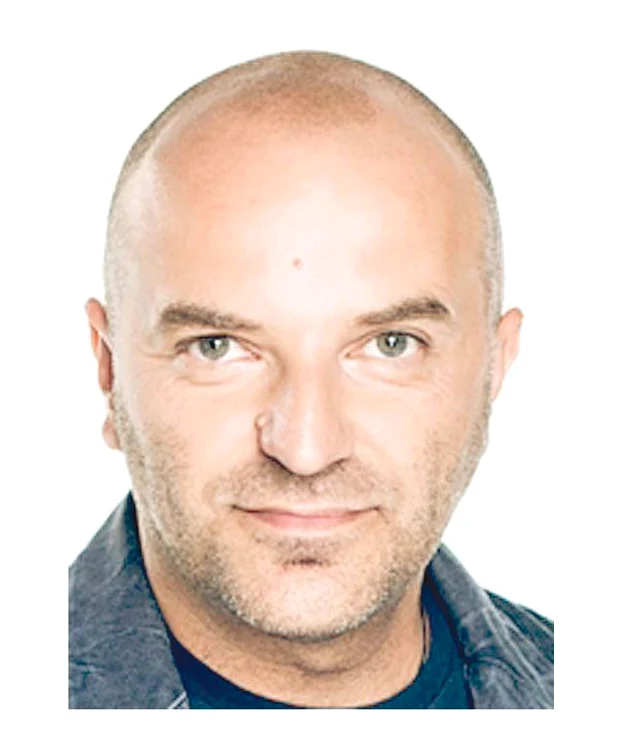 
    Dan Capatos şi-a surprins prietenii cu o fotografie în care avea părfoto: arhiva personală  