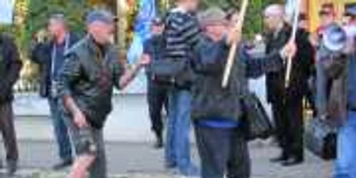 Artiștii au întins mâna trecătorilor 