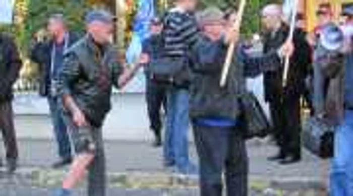 Artiștii au întins mâna trecătorilor 