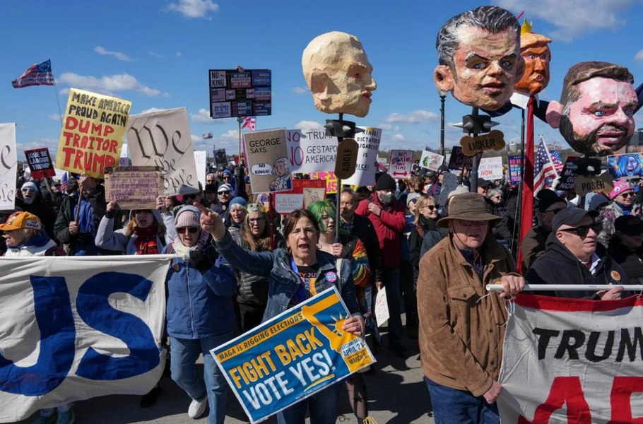 Cel puțin 8 milioane de americani au ieșit în stradă. Proteste uriașe împotriva lui Trump și în Europa