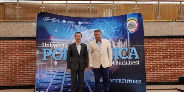 George Zhang CEO Huawei România şi Tudor Prisecaru Preşedintele Senatului UPB