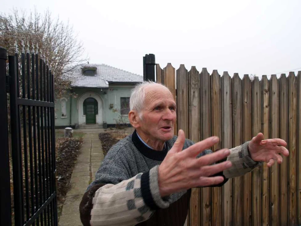 Costache Buruiană spune că mulţi din vecini au plecat la muncă în străinătate