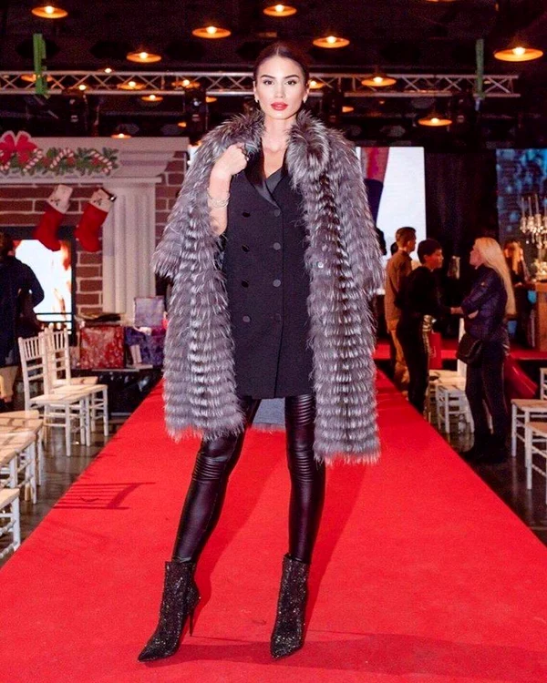 Haina purtată de Geanina este semnată Christian Dior