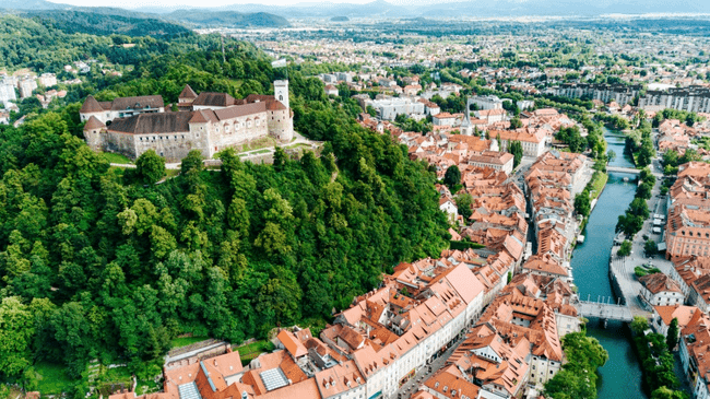 Două capitale europene trecute cu vederea de turiști. Ce oferă Ljubljana și Zagreb