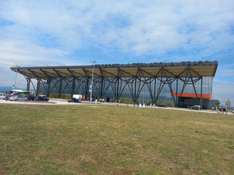 Lovitură de grație pentru Aeroportul Brașov: operatorul aerian Dan Air a anunțat suspendarea zborurilor
