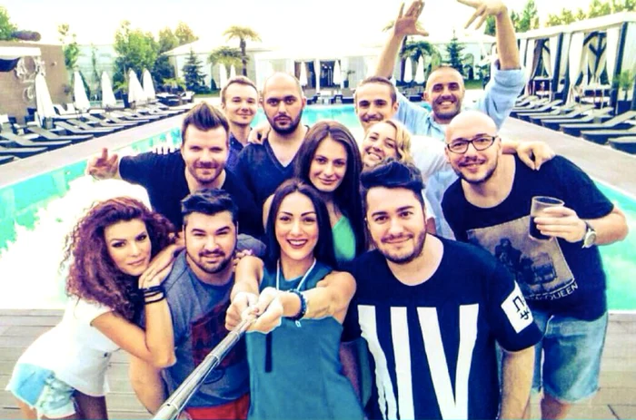 Laura Roșca (DJ Lalla), de ziua ei, înconjurată de prieteni SURSA Facebook LR