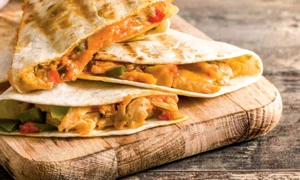 quesadilla cu pui si branza jpg