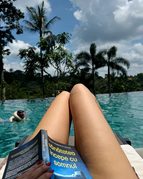 Andreea Marin face aerial yoga în Bali, Indonezia 5 jpg