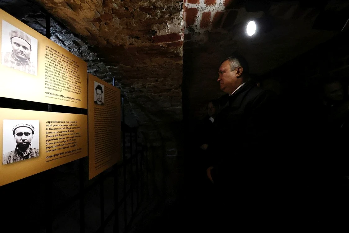 Nicolae Ciucă, la unul din memorialele dedicate deținuților anticomuniști FOTO Facebook N.Ciucă