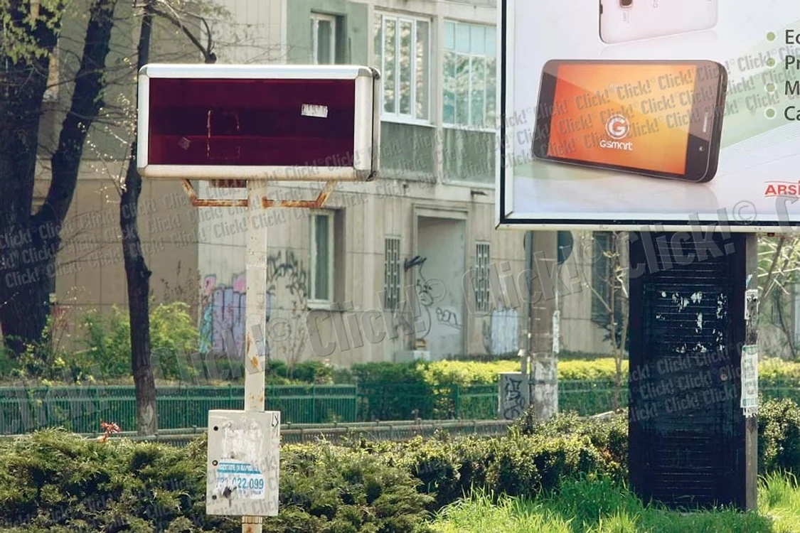 Cotroceni: Ceasul a rămas în urmă cu 30 de minute (Fotografii: Dorin Constanda)