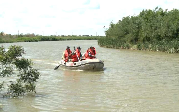 Miercuri, echipajele de cercetare au reluat din nou căutările pe albia Râului Argeş, atât în aval, cât şi în amonte