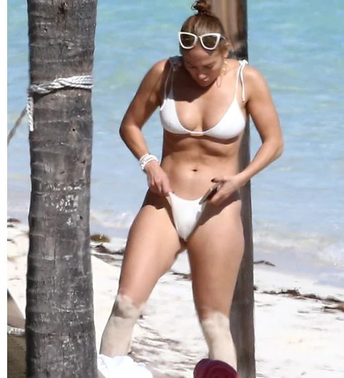 
    A fost surprinsă în vacanță într-o postură indecentăFoto: Profimedia  