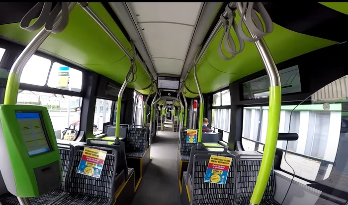 Interiorul unui tramvai modern Durmazlar FOTO Captură video Tramwajarz 