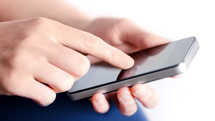 În husa telefonului era, de fapt, o bucată de gresie