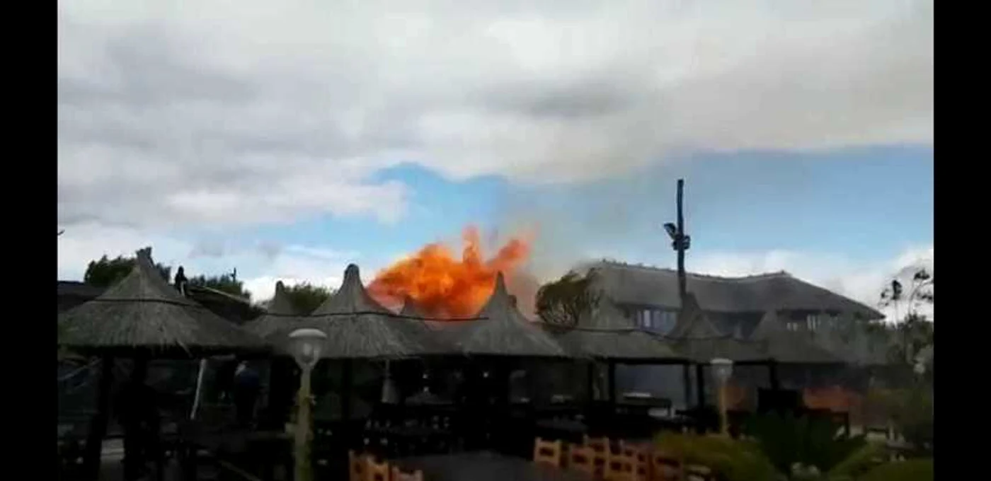 Incendiu la restaurantul Popasul Pescarilor din OlimpFoto News.ro