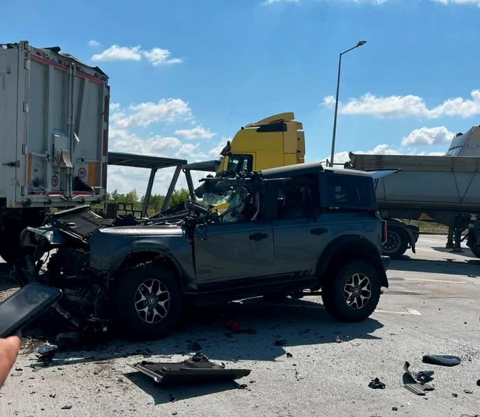Bărbatul a rămas captiv între fiarele contorsionate. FOTO: Facebook