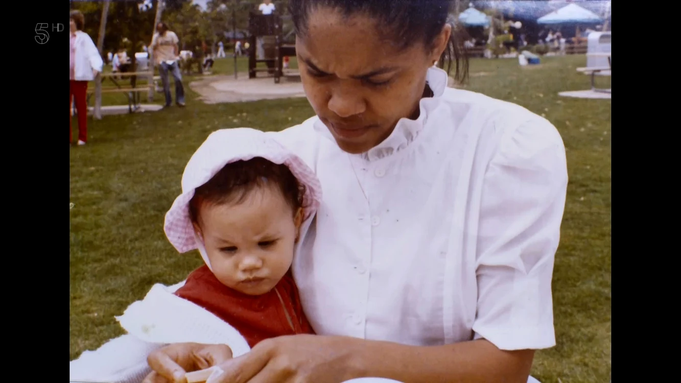 Meghan Markle, alături de mama ei, în copilărie