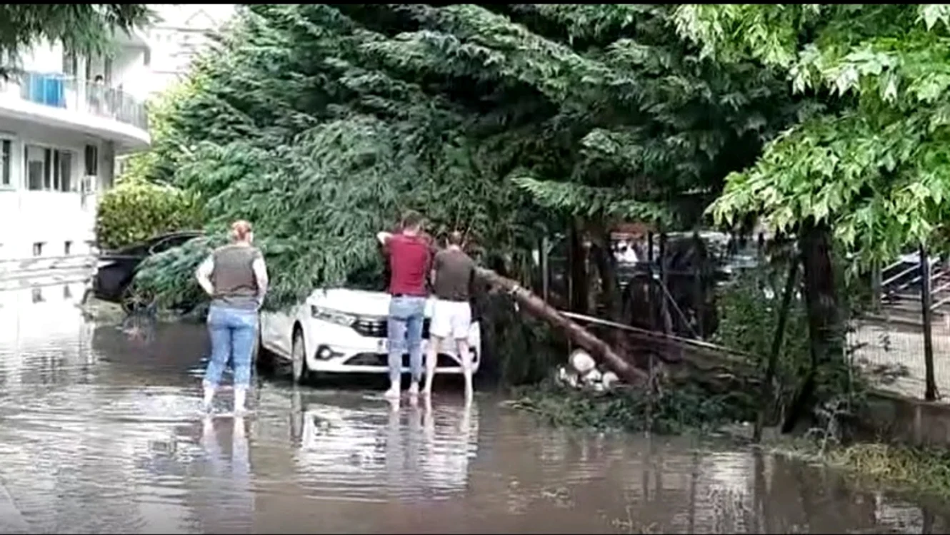Furtună București