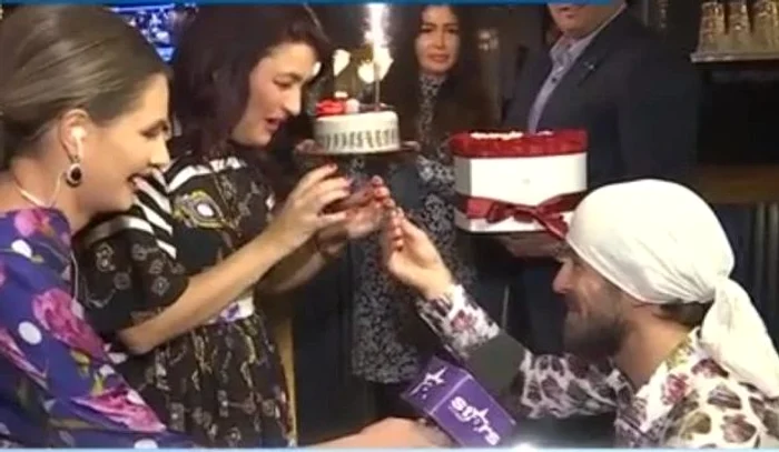 
    Rona Hartner a fost cerută de soție în direct la TV Foto: Captură Antena Stars  