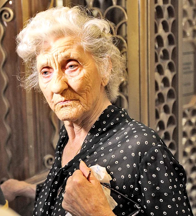 Viorica Bucur (92 de ani) şi-a luat rămas bun, ieri, de la Regina  Ana şi ne-a povestit de înmormântarea regală de acum 78 de ani 