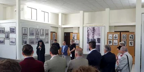 Imagine de la deschiderea expoziţiei „Brâncuşi” la Galaţi FOTO pr Rareş Bucur