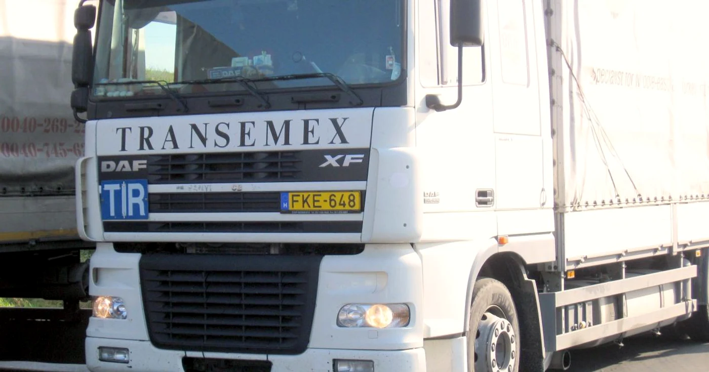 Arad: Transportatorii protestează într-un camion cu prelată