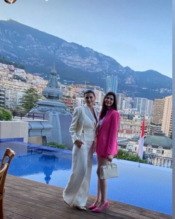 Ramona si Monica Gabor la Monaco criptomonede (2) jpg