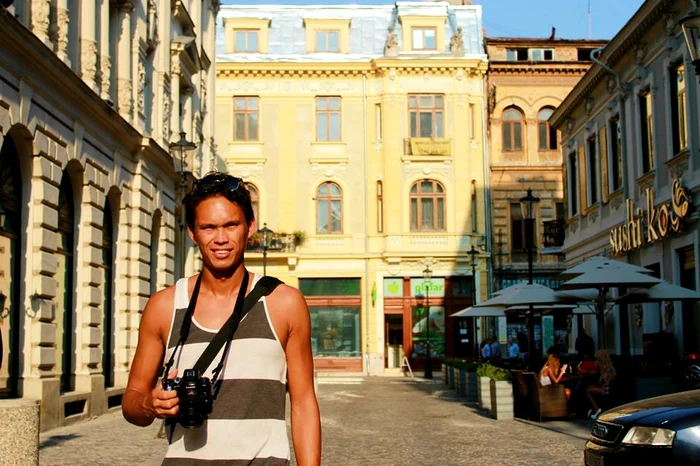 Olandezul Peter Schagen, fotografiat de prietena lui, Andreea, în Centrul Vechi (foto: Facebook)