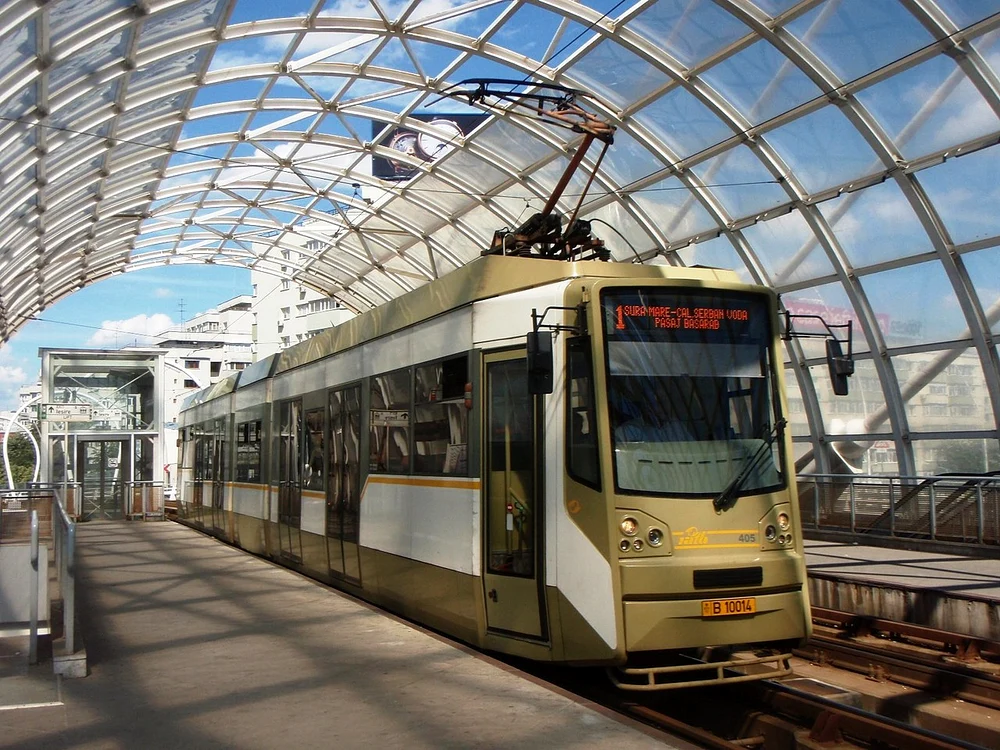 Tramvaiul Colindelor circulă pe Linia 1. Foto: STB