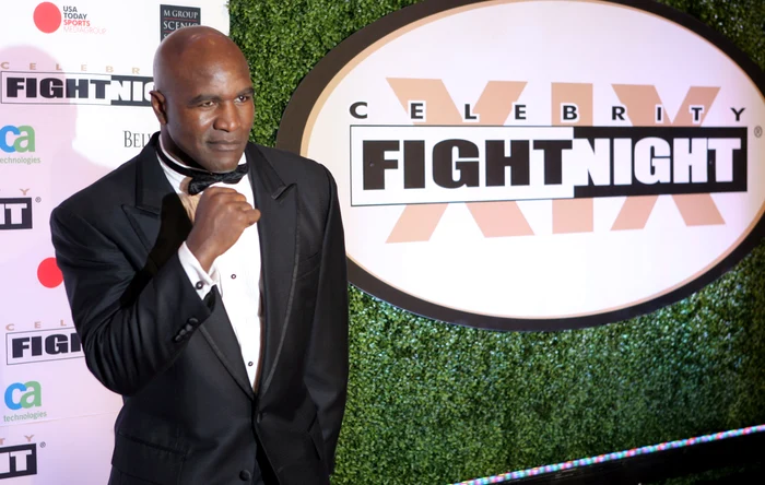 
    Evander Holyfield revine în ring după 10 aniFoto: EPA-EFE  