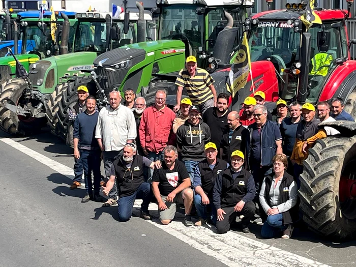 O mișcare de fermieri purtând șepci galbene se revoltă împotriva Bruxelles-ului și Parisului/FOTO:X