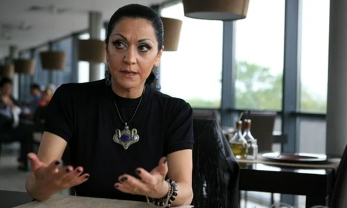 Vedete obsedate de ţinutele în negru jpeg