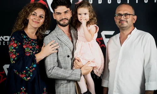 Edward, alături de familia sa  jpeg