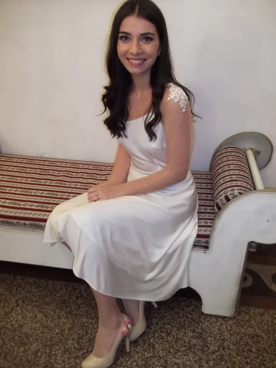 
    Alexandra Uşurelu  