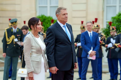 Klaus Iohannis și Carmen Iohannis la Palatul Elysee înaintea ceremoniei de deschidere a Jocurilor Olimpice de la Paris. FOTO: Administrația Prezidențială